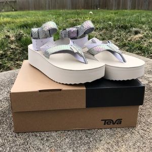 Irradescent Teva Flatforms 🔮